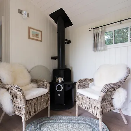 The Bailey Shepherd's Hut And Apartman Skipton