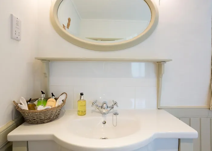 The Bailey Shepherd's Hut And *