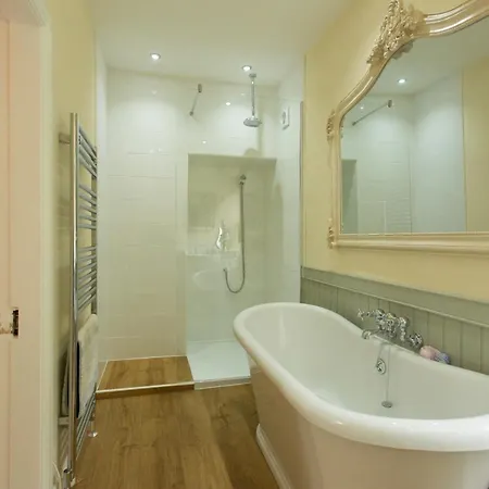 The Bailey Shepherd's Hut And *